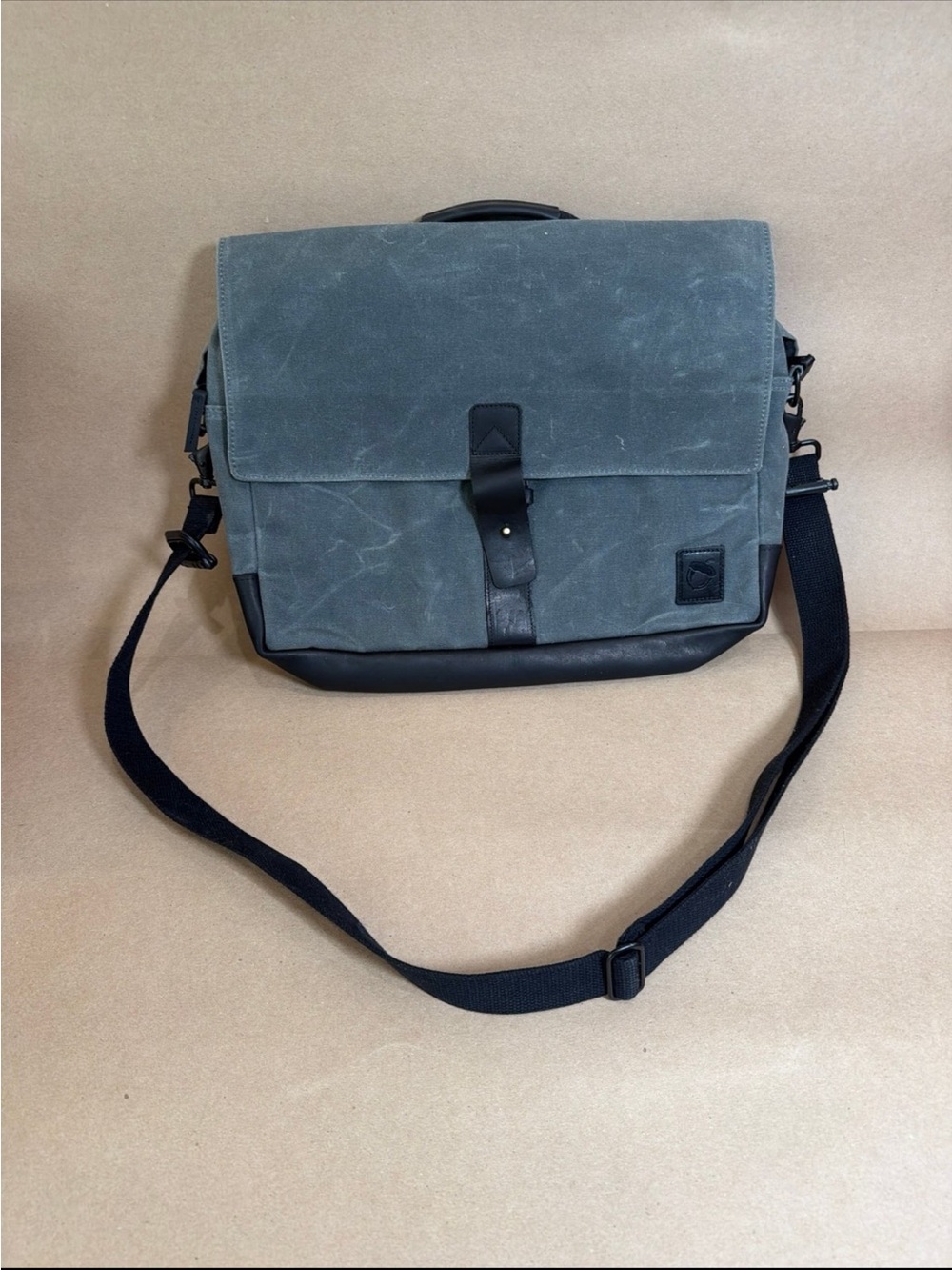 NutSac - Muy Grande,Waxed Canvas Messenger Bag - Gray